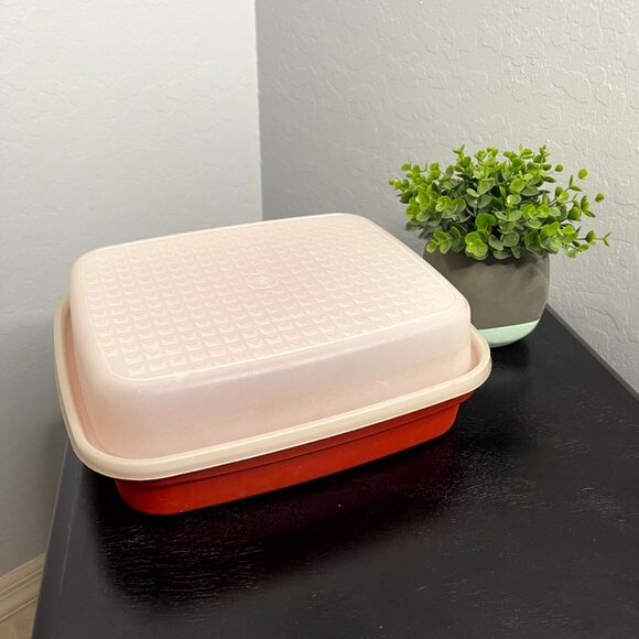 *SOLD* Vintage Tupperware Paprika Marinade Container with Lid 10.5 x 12.5 x 2.5 - Picture 4 of 5